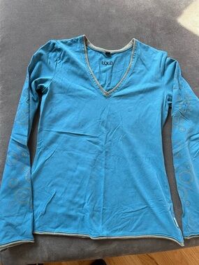 Lole Teal V-Neck Long Sleeve Top with Subtle Sleeve Rosette Detail